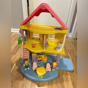 Fisher-Price Pink and Yellow Dollhouse Playset 2005
